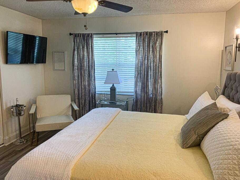 Ambers Jensen Beachhouse With Hot Tub